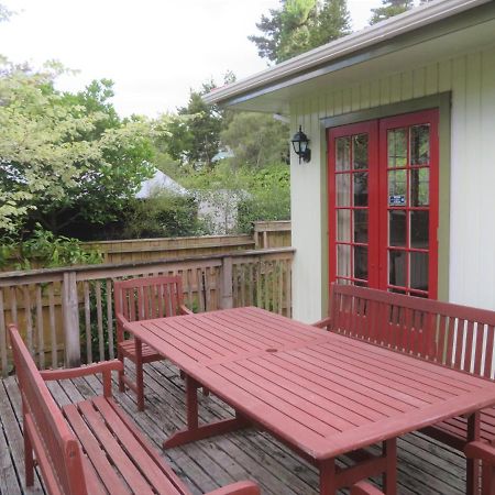 Twin Totara Cottage Upper Hutt Eksteriør billede