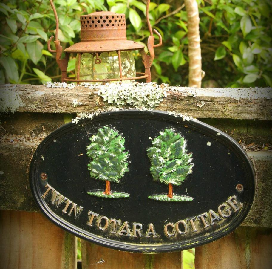 Twin Totara Cottage Upper Hutt Eksteriør billede
