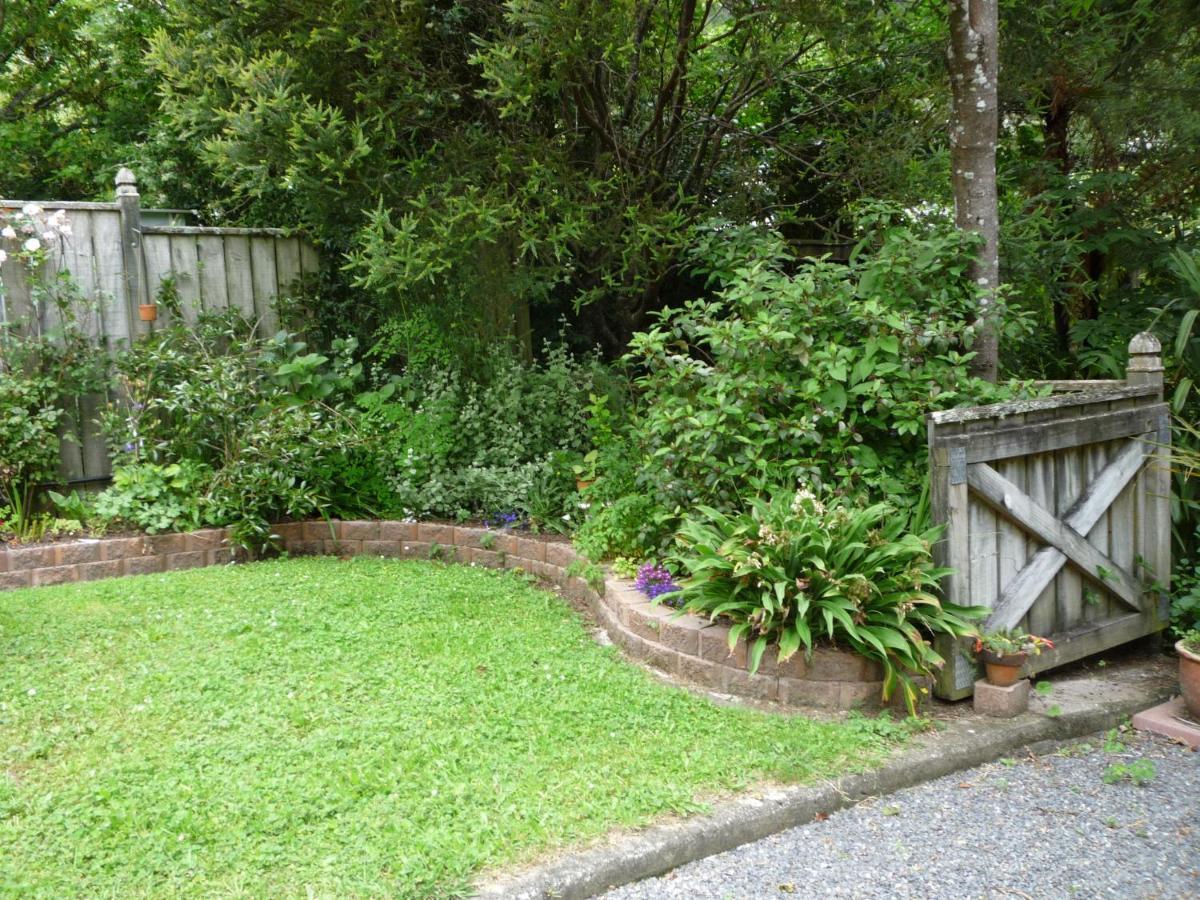 Twin Totara Cottage Upper Hutt Eksteriør billede