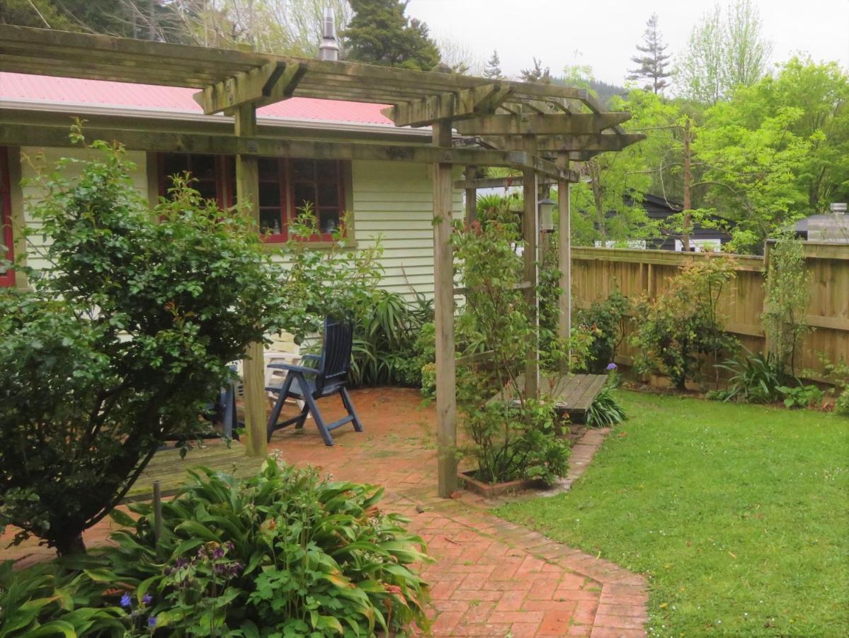 Twin Totara Cottage Upper Hutt Eksteriør billede