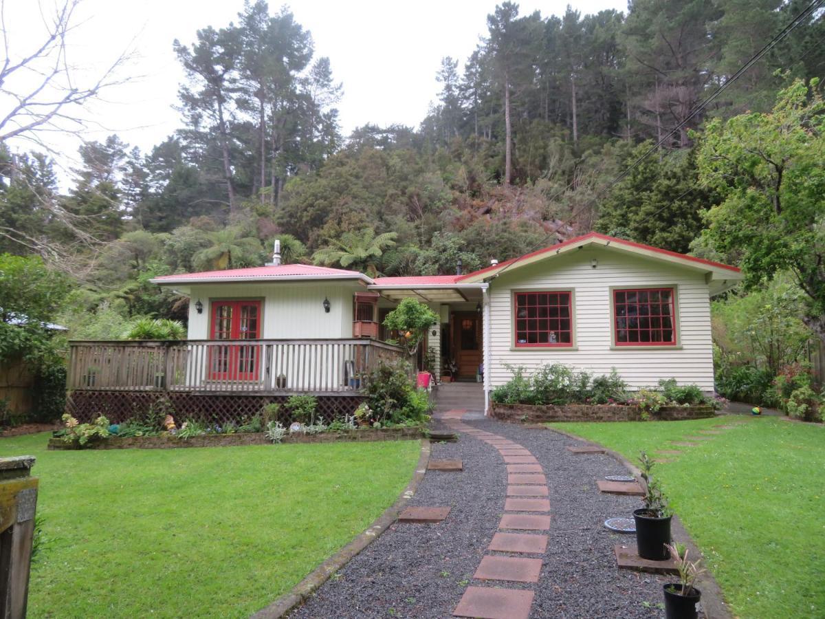 Twin Totara Cottage Upper Hutt Eksteriør billede