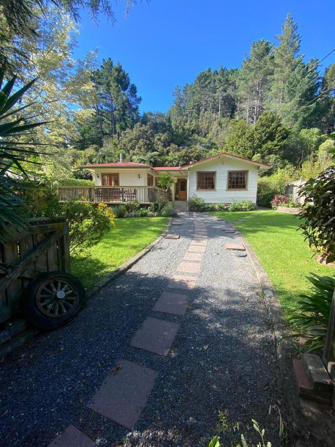 Twin Totara Cottage Upper Hutt Eksteriør billede