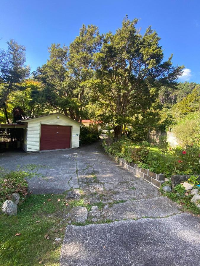 Twin Totara Cottage Upper Hutt Eksteriør billede