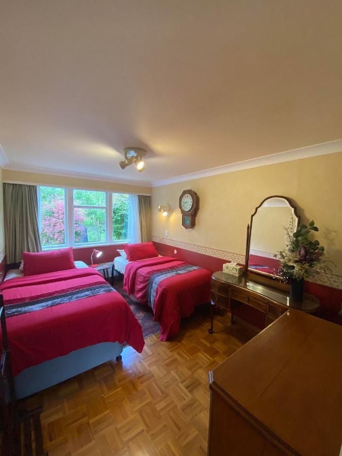 Twin Totara Cottage Upper Hutt Eksteriør billede