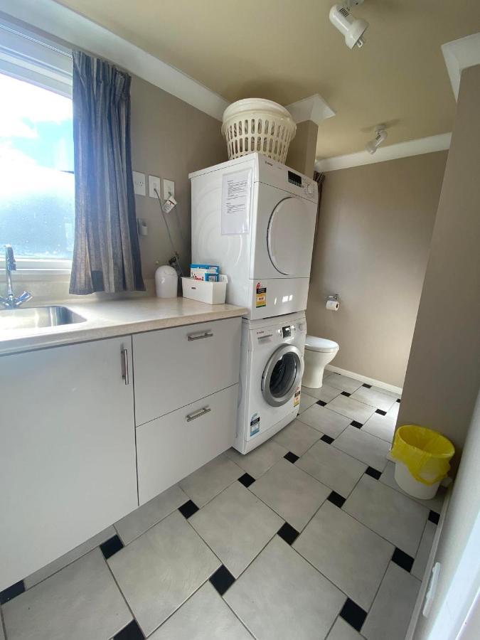 Twin Totara Cottage Upper Hutt Eksteriør billede