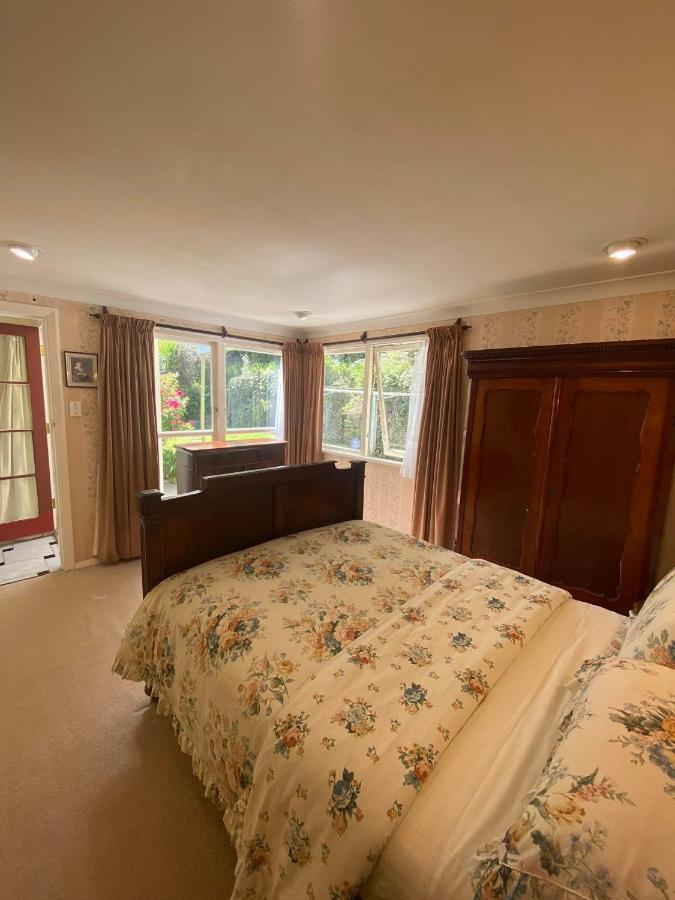 Twin Totara Cottage Upper Hutt Eksteriør billede